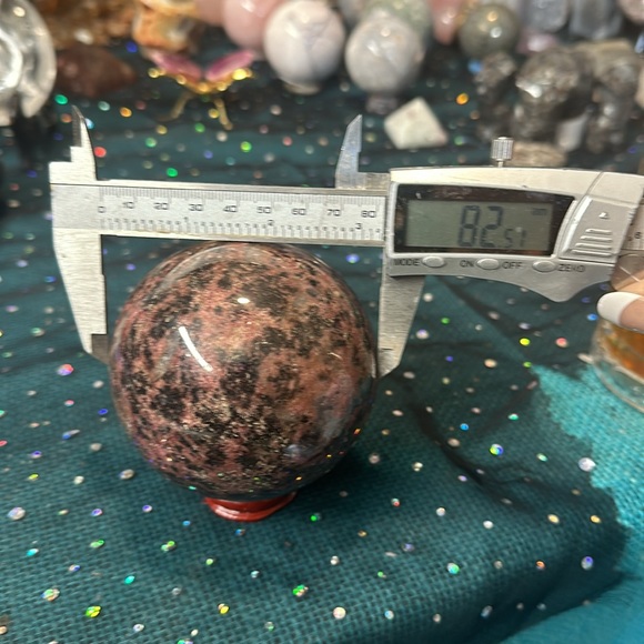 1028g 82" Almandine Wine Red Garnet Crystal beautiful color great size showpiece - Picture 4 of 5